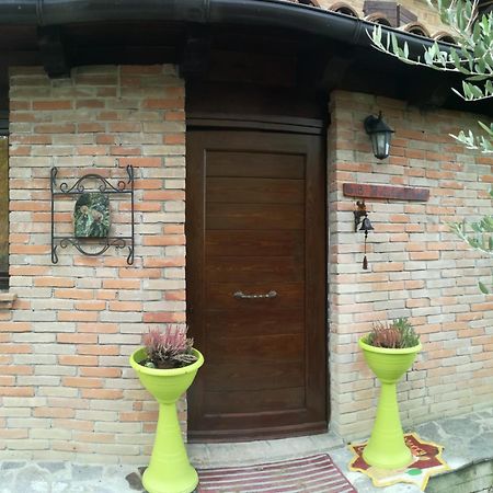 Il Castagneto Bed & Breakfast Camerino Bagian luar foto