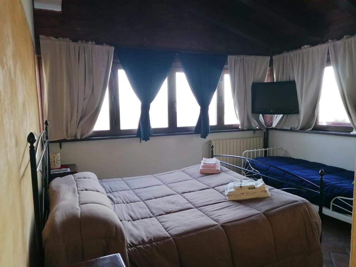 Il Castagneto Bed & Breakfast Camerino Bagian luar foto